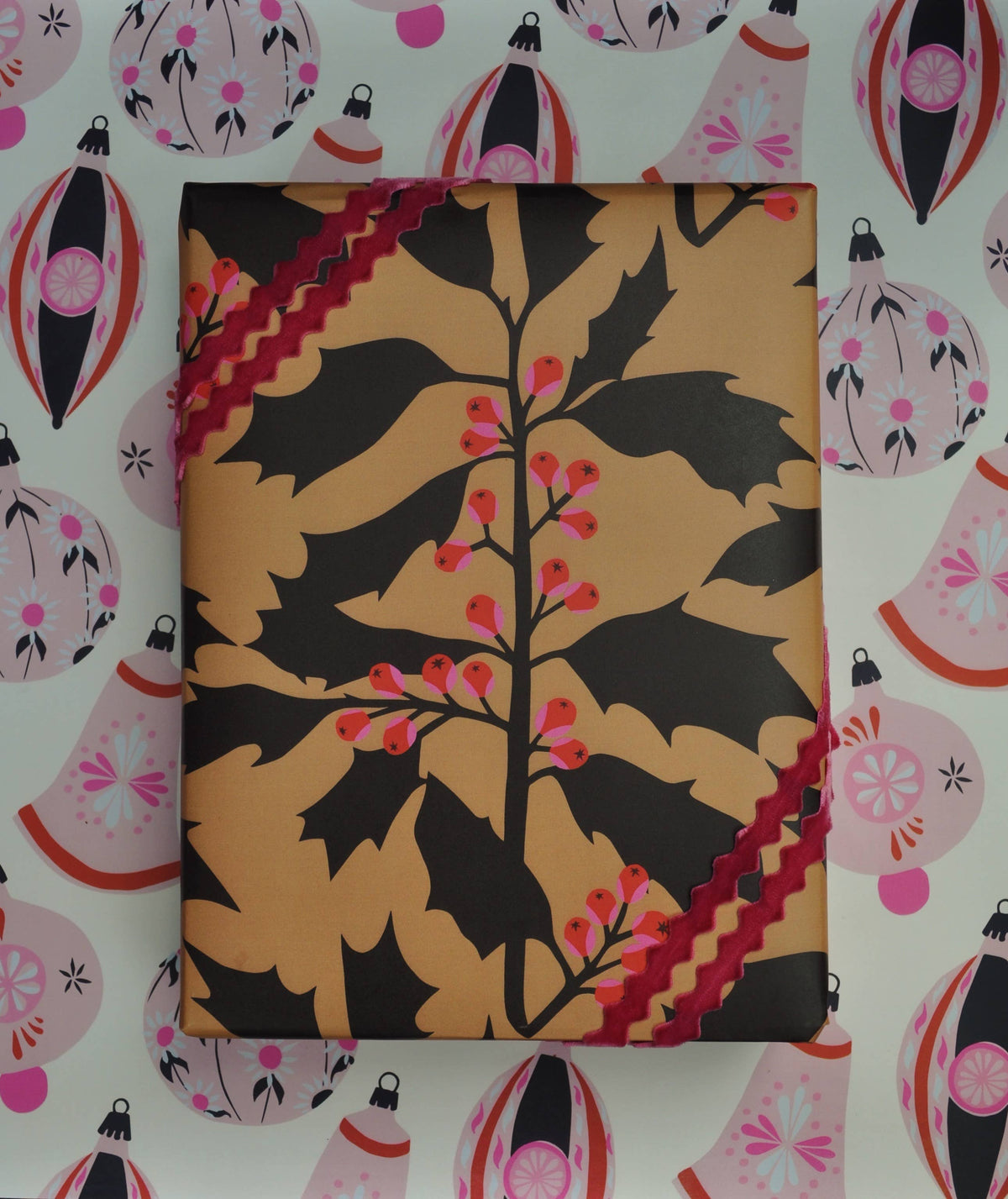 Vintage Ornaments Giftwrap: 40 sheets