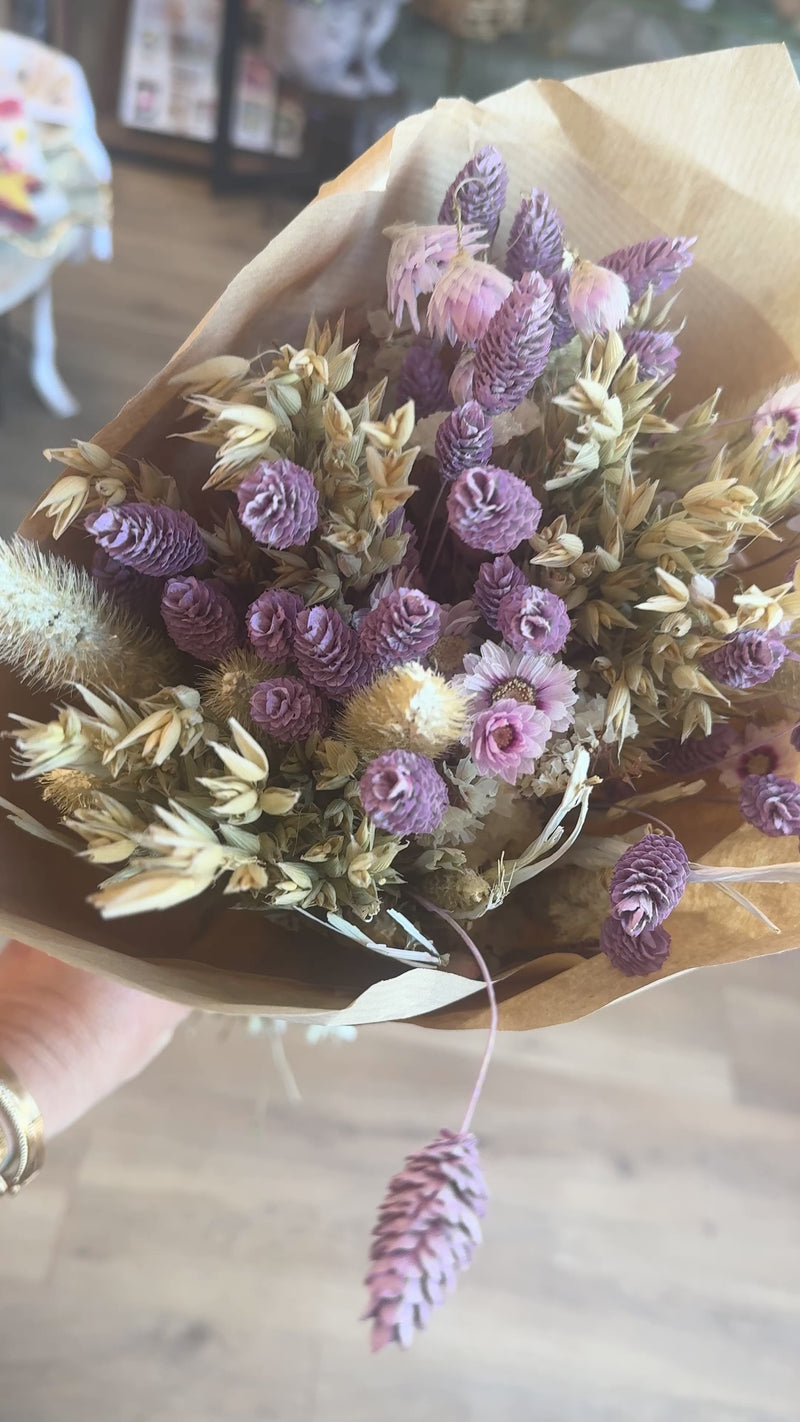 dried lavender bouquet, blush cream dried flowers, spring floral decor, everlasting flower arrangement, trendy dried bouquet, lavender gift bouquet, Netherlands dried flowers, Willow Group floral decor, no maintenance flower gift, natural preserved bouquet